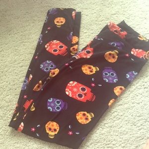Lularoe sugar skulls leggings